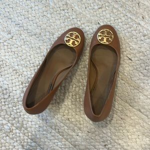 Camel Tory Burch closed toe wedges